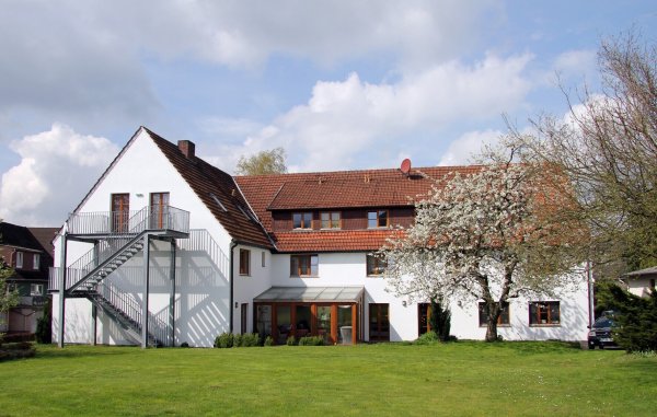 Der "Eichenhof" in Kalletal-Lüdenhausen ist das Stammhaus des Vereins "Soziale Altendienste Lippe" (SAD). Hier werden unter anderem Pflegewohngemeinschaften und Plätze in der Tagespflege angeboten. - © Thomas Reineke