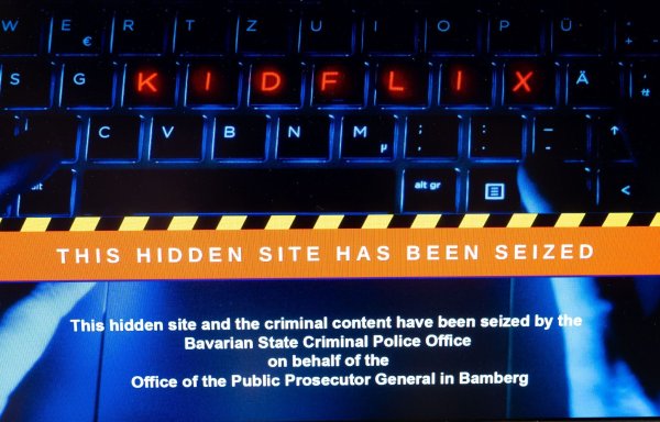 Die Sicherheitsbehörden haben eine riesige Darknet-Plattform abgeschaltet, auf der Videos von schwerem Kindesmissbrauch verbreitet wurden. - © Sven Hoppe/dpa