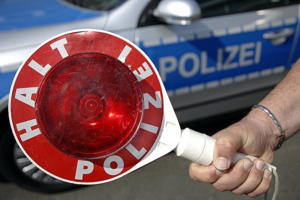 Die Beamten stoppten einen angetrunkenen Autofahrer. - © Symbolbild: Pixabay