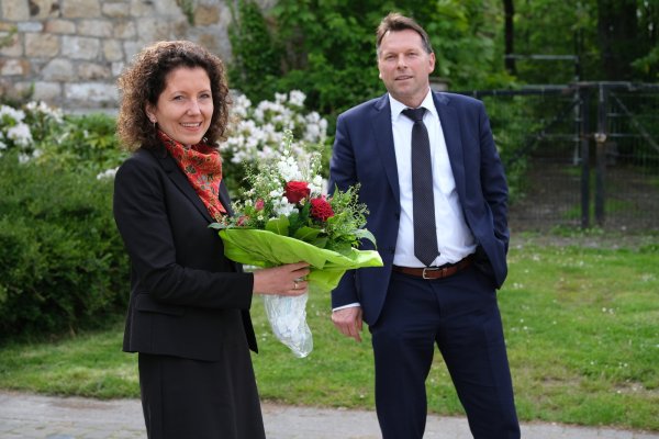 Die neue Kämmerin und 1. Beigeordnete Dr. Miriam Mikus und Bürgermeister Frank Hilker - © Sven Koch(LZ)