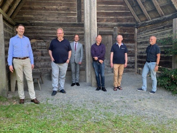 Gemeinsam für UR.LAND: (von links) Andreas Kasper (CDU-Kreistagsfraktionschef), Lars Cohrs (CDU-Bürgermeisterkandidat), Jörg Düning-Gast (Landesverbands-Vorsteher), Karl Banghard (Leiter AFM), Hajo Hünerbein (CDU-Kreistagskandidat), Klaus Stein (AFM-Geschäftsführer). - © CDU Lippe