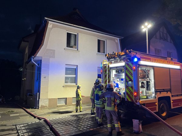Die Kräfte der Feuerwehr sind am Donnerstagabend im Einsatz. - © Freitag-Tv