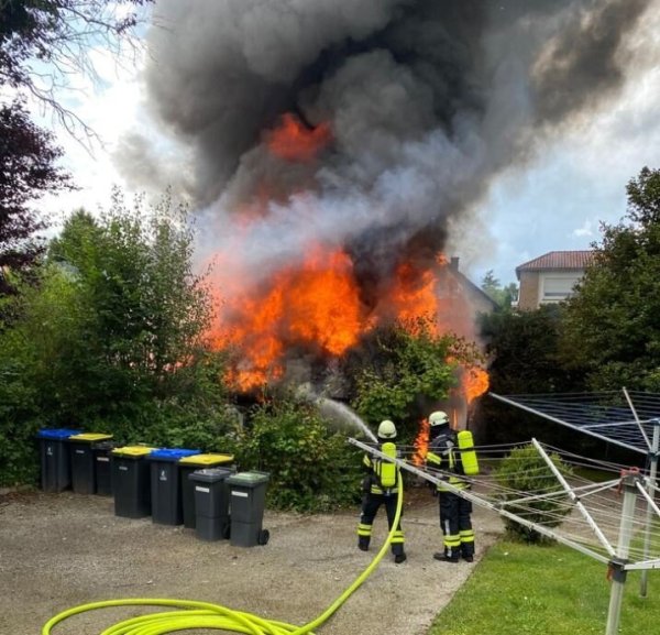 Der Schuppen brannte völlig aus. - © Feuerwehr Detmold