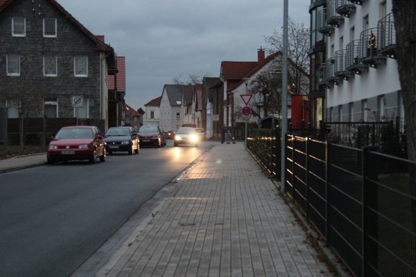 Schräg gegenüber des Karolinenheims sollen zwei Notparkplätze eingerichtet werden, so ein Bürgerantrag. - © Cordula Gröne(LZ)