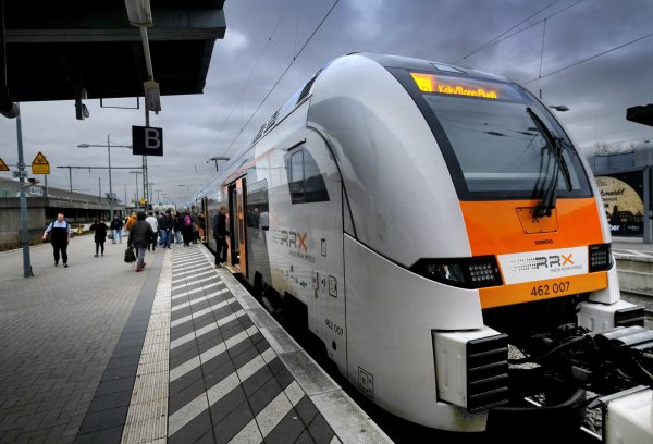 Der RE 6, hier am Gütersloher Bahnhof, wird in den kommenden Wochen zwischen Löhne und Minden nicht mehr verkehren. - © Andreas Frücht