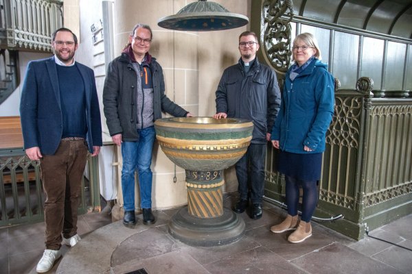 Pfarrer Dr. Gregor Bloch, Pfarrer Matthias Zizelmann, Pastor Pascal Obermeier und Pfarrerin Petra Stork (von links) laden zum Tauffet in den Kurpark. - © Kirchengemeinden Horn-Bad Meinberg