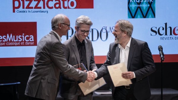 Freuen sich bei der Preisverleihung des ICMA: (von links) Ludger-bockenhoff (Audite), Malte Lohmann (Lucerne Festival) und Dr. Matthias Roder (Herbert von Karajan Centrum). - © Live Music Valencia Palau de la Musica