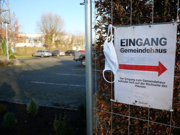 Nach einem Beschluss des Stadtrats will die Verwaltung nun prüfen, ob auf weiteren großen Parkplätzen im Stadtgebiet auch eine Maskenpflicht eingeführt werden kann. Vor allem Flächen von Kirchengemeinden könnte dies betreffen. - © Till Sadlowski