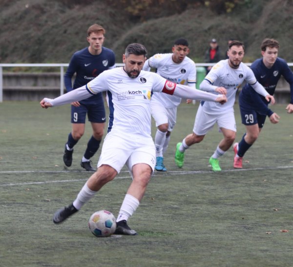 Cihat Keles trifft zum 2:1 für den TSV Horn per Strafstoß. - © Sebastian Lucas