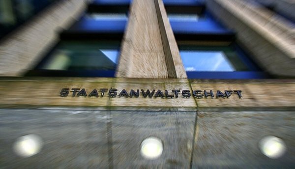 Der Schriftzug über dem Eingang der Staatsanwaltschaft Bielefeld. Hier hat auch die Schwerpunktabteilung für Wirtschschaftskriminalität ihren Sitz. - © BIELEFELD