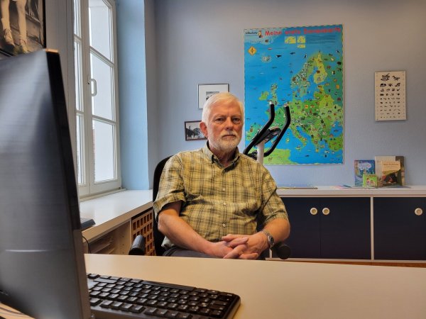 Kinderarzt Günter Menge sucht nach einem Nachfolger für seine Praxis in Lemgo. - © Vasco Stemmer
