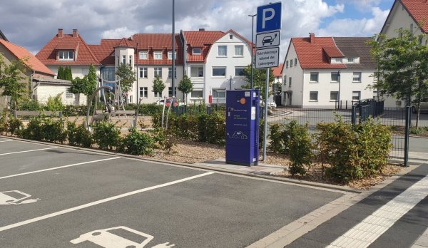Die Lagenser Sozialdemokraten sehen in der flächenden Aufstellung von Ladesäulen in der Stadt einen wichtigen Schritt in Richtung Zukunft. - © SPD Lage