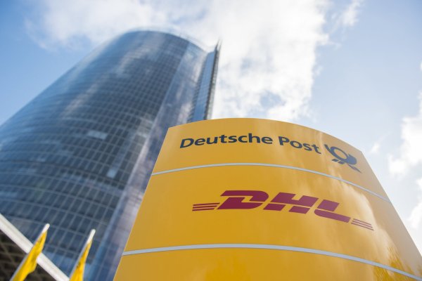 Nicht immer bleibt einem Ärger erspart, wenn man Pakete mit DHL und Co. verschickt. Ein Tool der Verbraucherzentralen soll Abhilfe schaffen. - © dpa