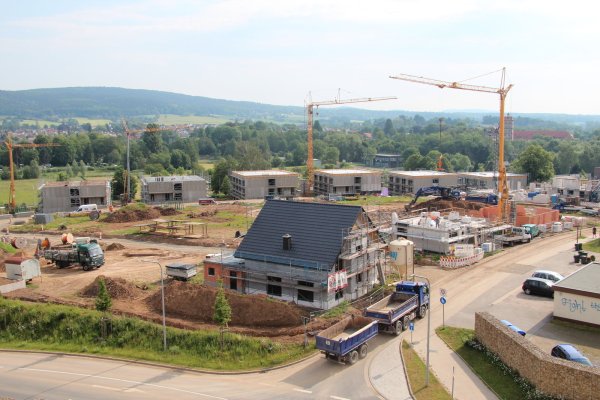 2018 war es noch eine Baustelle. Am Lüttfeld sind mittlerweile Einfamilienhäuser und Mehrfamilienhäuser, vorwiegend für Studenten, bezogen. - © Till Brand