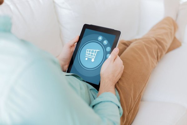Die Verbraucherzentrale NRW zeigt die Probleme beim Käuferschutz von PayPal, Klarna und Amazon Pay auf. - © Lev Dolgachov