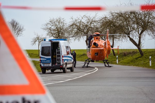 Aufgrund eines technischen Defekts konnte Rettungshubschrauber Christoph 13 nicht mehr starten. Die Besatzung musste auf einen Techniker warten. - © FreitagTV