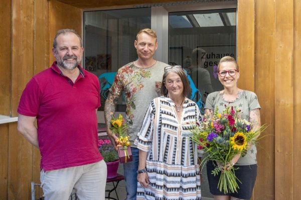 Dr. Jürgen Krüll (von links, Vorstandsmitglied des Tierschutzvereins),
Daniel Arendt (Geschäftsführer ADK), Angelika Niemann (Vorstandsmitglied des Tierschutzvereins),
Nadine Arendt (Prokurist und Kaufmännische Leitung ADK) - © Agentur Herzstück