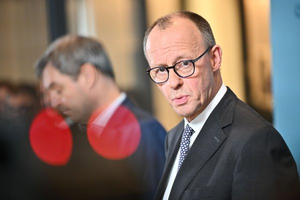 Auch Friedrich Merz (CDU) und seinen Koalitionären könnten bald über 60 Milliarden Euro fehlen. - © Sebastian Gollnow/dpa