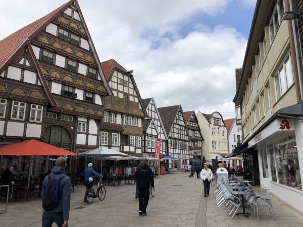 Blick in die Lange Straße, das Herz der Fußgängerzone in Bad Salzuflen. - © Sven Kienscherf