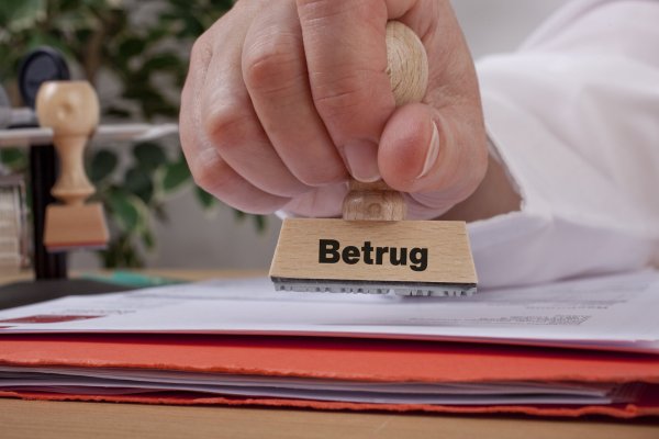 Betrügerische Schreiben landen derzeit in vielen Briefkästen. - © picture-alliance / www.press-photo.at