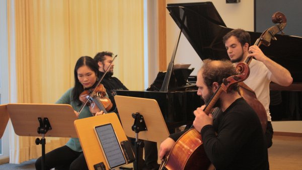 An der Hochschule für Musik wird immer mehr mit Noten vom Tablet gearbeitet. - © Hochschule für Musik