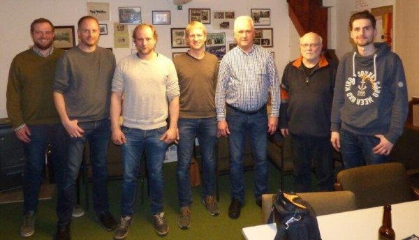 Neu gewählter Vorstand der Wehrener Schützen: Kassierer Tobias Lohmeier, zweiter Kassierer Andreas Meise, Oberst Malte Pöhlker, zweiter Vorsitzender Mattias Fischer, Vorsitzender Thomas Merk, zweiter Geschäftsführet Reinhard Reiling und Jugendwart Andrè Merk (von links). - © Peter Radszuweit