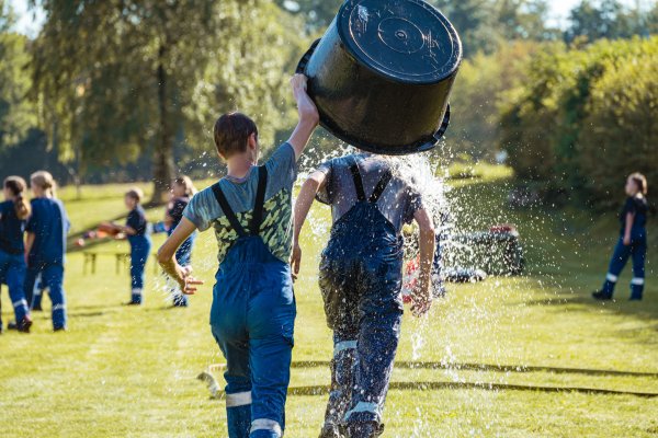 „Wasserschlacht“ nach den Spielen - © FreitagTV