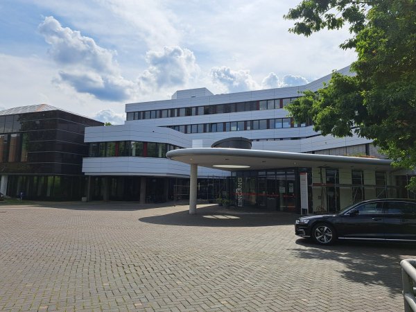 Hier im Kreishaus werden in der nächsten Zeit die Köpfe rauchen, wenn es um die Frage der Einsparungen beim Kreis Lippe geht. - © Carolin Brokmann-Förster