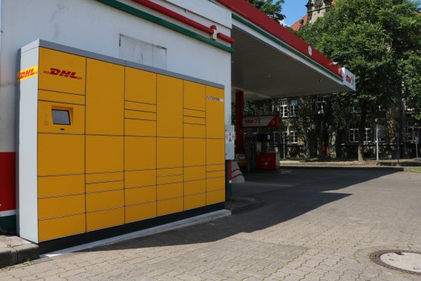 Auf dem Gelände der Star-Tankstelle an der Hornschen Straße gibt es seit kurzem eine zweite Packstation in Detmold. - © Yvonne Glandien