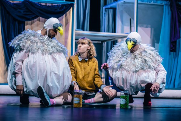 Banar Fadil, Magdalena Weiß und Björn Ingmar Böske spielen bei "Aschenbrödel" mit. - © Marc Lontzek