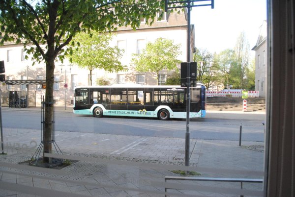 Mintgrün ist die Erkennungsfarbe der Stadtverkehrsgesellschaft. Im Sommer kommen zehn neue E-Busse. Mittelfrsitig soll die Flotte nur noch elektrisch fahren. - © Stadtverkehrsgesellschaft