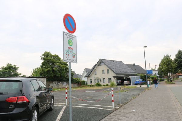 Die Haltestelle für Elterntaxis in Knetterheide. - © Alexandra Schaller