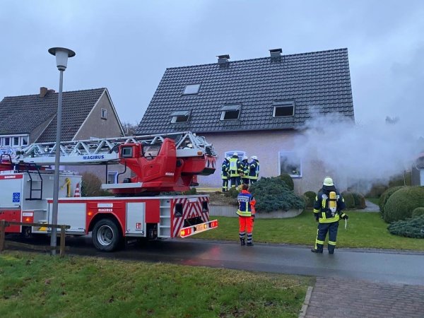 Feuer in der Schulstraße in Dörentrup-Spork. - © Feuerwehr Dörentrup