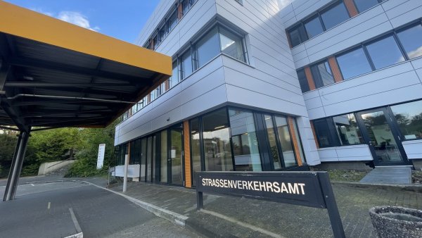 In den Zulassungsstellen Lippes ist es nicht einfach, Termine zu ergattern. Freigeschaltet werden Online-Termine für 14 Tage im voraus, die online gebucht werden können. Doch vielfach gibt es keine freien Termine. Dann ist Geduld gefragt. - © Silke Buhrmester