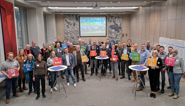 Im ganz großen Kreis ist Lemgos Nachhaltigkeitsstrategie geplant worden. Bis 2035 soll sich die Stadt verändern, dafür gibt es Leitlinien. - © Fotorechte: Stadt Lemgo