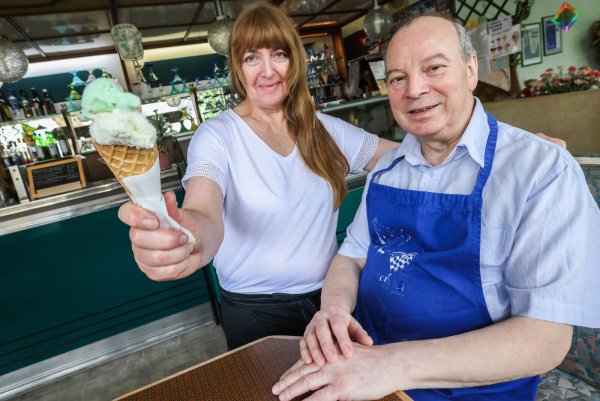 Renzo und Meike Dal Mas sind mit ihrem Eiscafé Dolomiti seit 1982 im Bielefelder Westen zuhause. - © Sarah Jonek