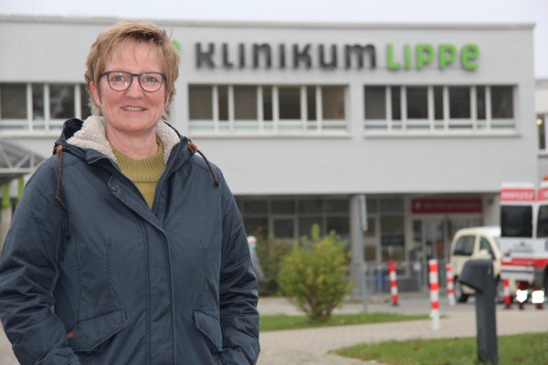 Meike Finkler ist Schlaganfall-Lotsin im Projekt "STROKE OWL" der Stiftung Deutsche Schlaganfall Hilfe. Derzeit betreut sie 30 Patienten, die mit einem Schlaganfall im Klinikum Lippe in Lemgo behandelt wurden. - © Carolin Brokmann-Förster