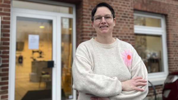 Dany Gatzen hat die ehemalige Bäckerei "Knabbelbäcker" in Herzebrock im Kreis Gütersloh umgebaut und dort vor wenigen Wochen ein Nähgeschäft eröffnet. - © Lena Vanessa Bleck