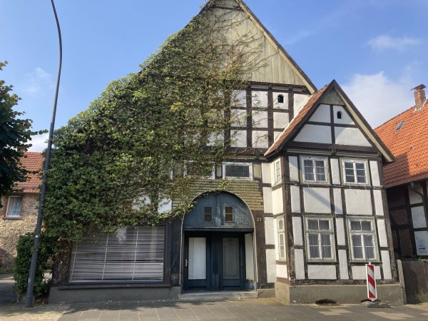 Unter Denkmalschutz steht das Haus mit der Nummer 21 in der Nordstraße. Es befindet sich in städtischem Besitz und soll entweder entwickelt oder notfalls abgerissen werden. - © Cordula Gröne