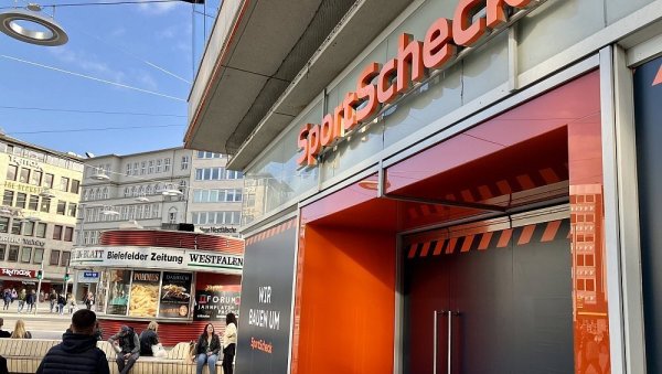 Der Sportscheck in Bielefeld wird nach einem vollkommen neuen Konzept umgestaltet. - © Jens Reichenbach