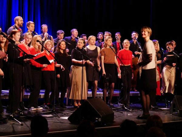 Pop Up und Vode begeisterten unter Leitung von Anne Kohler im Sommertheater. - © Thomas Krügler