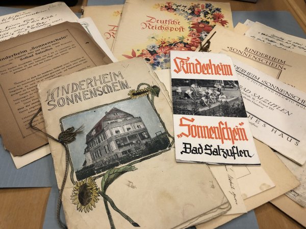Das Kinderheim Haus Sonnenschein bestand von 1911 bis 1954. Im Stadtarchiv finden sich Gästebücher und private Korrespondenzen aus dem privaten Nachlass der Schwestern Hedwig und Julie Müller. - © Alexandra Schaller