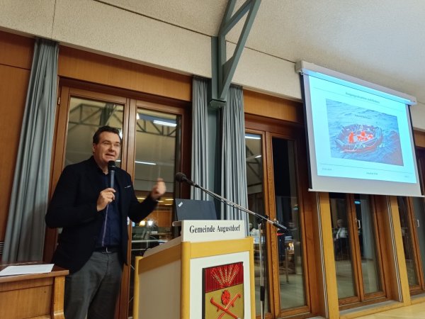 Kämmerer Patrick Herrmann erläuterte die Eckdaten des Haushalts für dieses Jahr im Rat. - © Gemeinde Schlangen