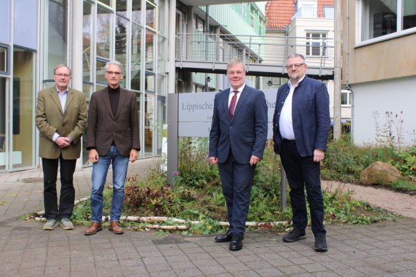 Der Vorstand der Landessynode: Dr. Arno Schilberg, Thomas Warnke, Landessuperintendent Dietmar Arends und Präsens Michael Keil. - © Kyrill von Matuschka