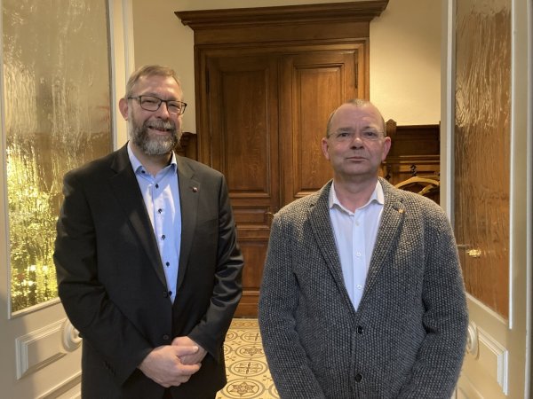 Dirk Pruin (rechts) hat 25 Jahre die Fürstin-Pauline-Stiftung geleitet. Sein Nachfolger ist Gerhard Freund. - © Cordula Gröne