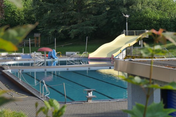 Das Eggebad in Horn wird voraussichtlich auch im Sommer 2024 geschlossen bleiben. Die marode Technik muss saniert werden. - © Archivfoto: Jost Wolf