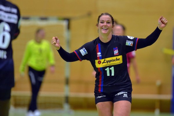 Da kommt Freude: Blombergs Rechtsaußen Lisa Rajes jubelt über den klaren Auswärtssieg bei HSG Bad Wildungen Vipers. - © Eibner Pressefoto