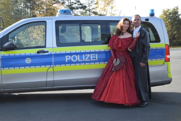 Die Musical Company der Polizei NRW führt in Detmold das Musical "Der Graf von Monte Christo" auf. Daniela Stach (als Mercedes) und Marco Jochheim (als Dantes) sind die Hauptakteure. - © Polizei NRW
