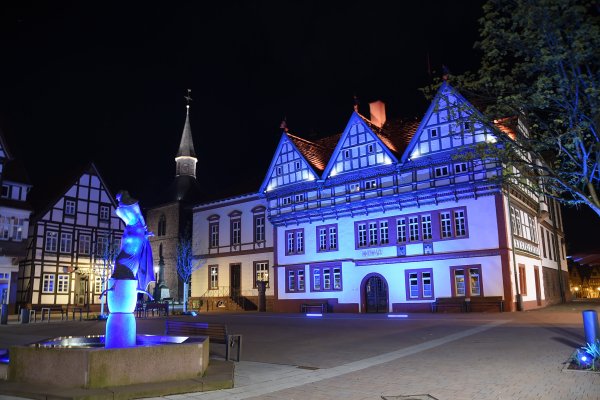 So schön kann Blomberg bei Nacht ausgeleuchtet sein. Für die "Earth Hour" wird das Licht jedoch für eine Stunde ausgeknipst. - © Brink Medien