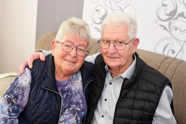 Christa und Horst Remmert sind seit über 60 Jahren ein Paar. - © Nicole Ellerbrake